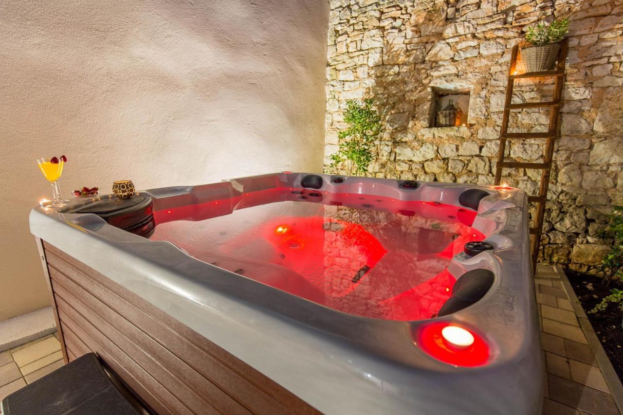 Casa Mario-Charming Stone House With Jacuzzi Villa Svetvincenat Ngoại thất bức ảnh