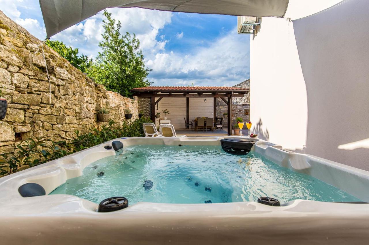 Casa Mario-Charming Stone House With Jacuzzi Villa Svetvincenat Ngoại thất bức ảnh