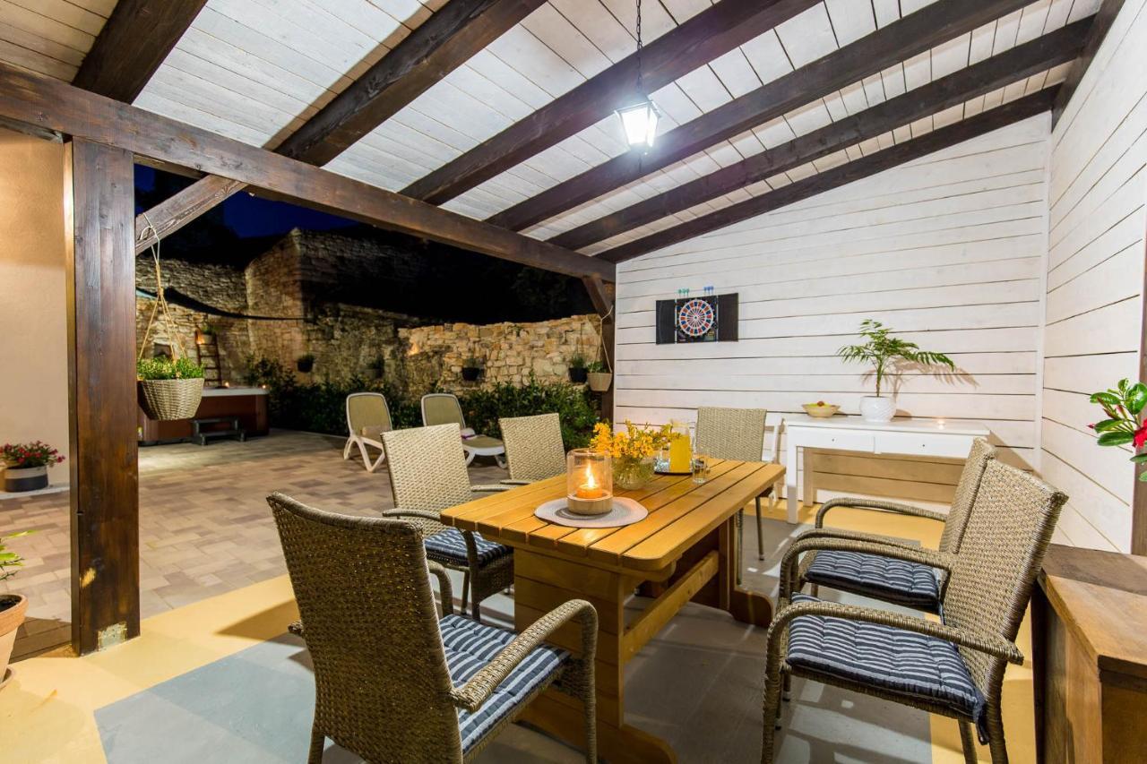 Casa Mario-Charming Stone House With Jacuzzi Villa Svetvincenat Ngoại thất bức ảnh