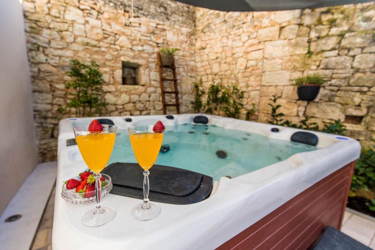 Casa Mario-Charming Stone House With Jacuzzi Villa Svetvincenat Ngoại thất bức ảnh