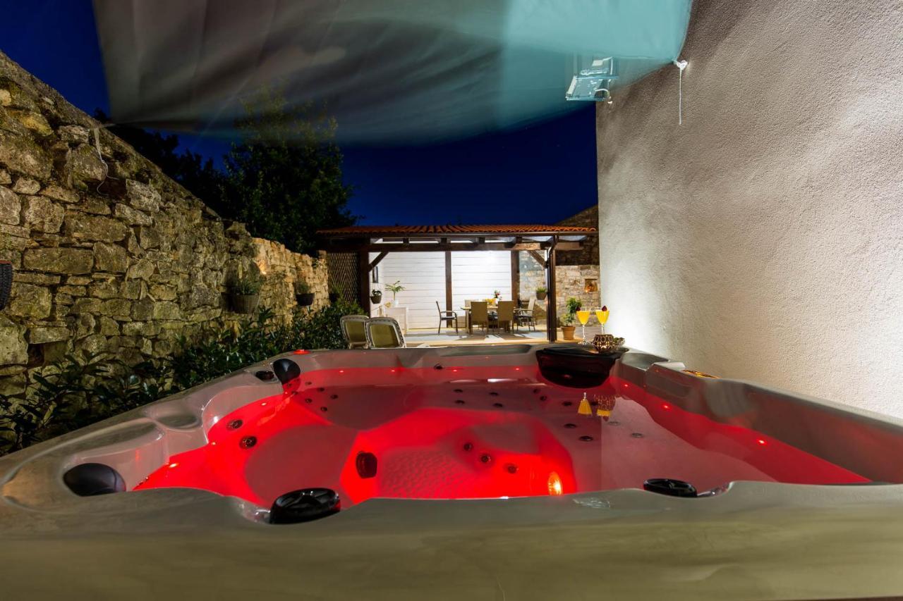 Casa Mario-Charming Stone House With Jacuzzi Villa Svetvincenat Ngoại thất bức ảnh